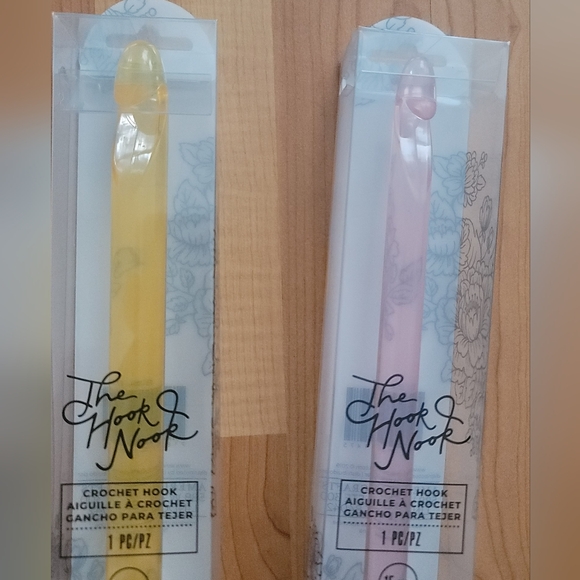 Crochet Hook Set Of 2 Sizes Crochet Hooks 19 Mm 15 Mm Gift for Mom The Hook Nook - Picture 7 of 9